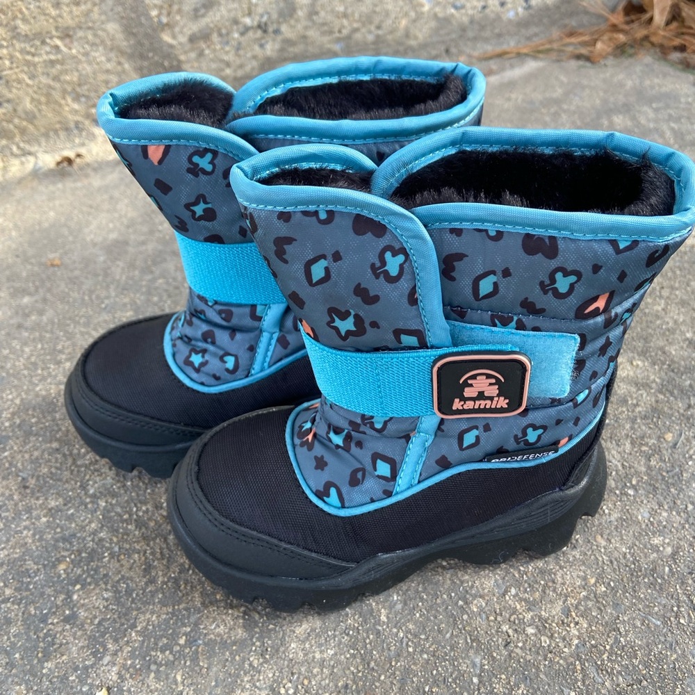Kamik Girls Kids Black and Blue Outdoor Snow Winter Boots Size 8 New Without Tag